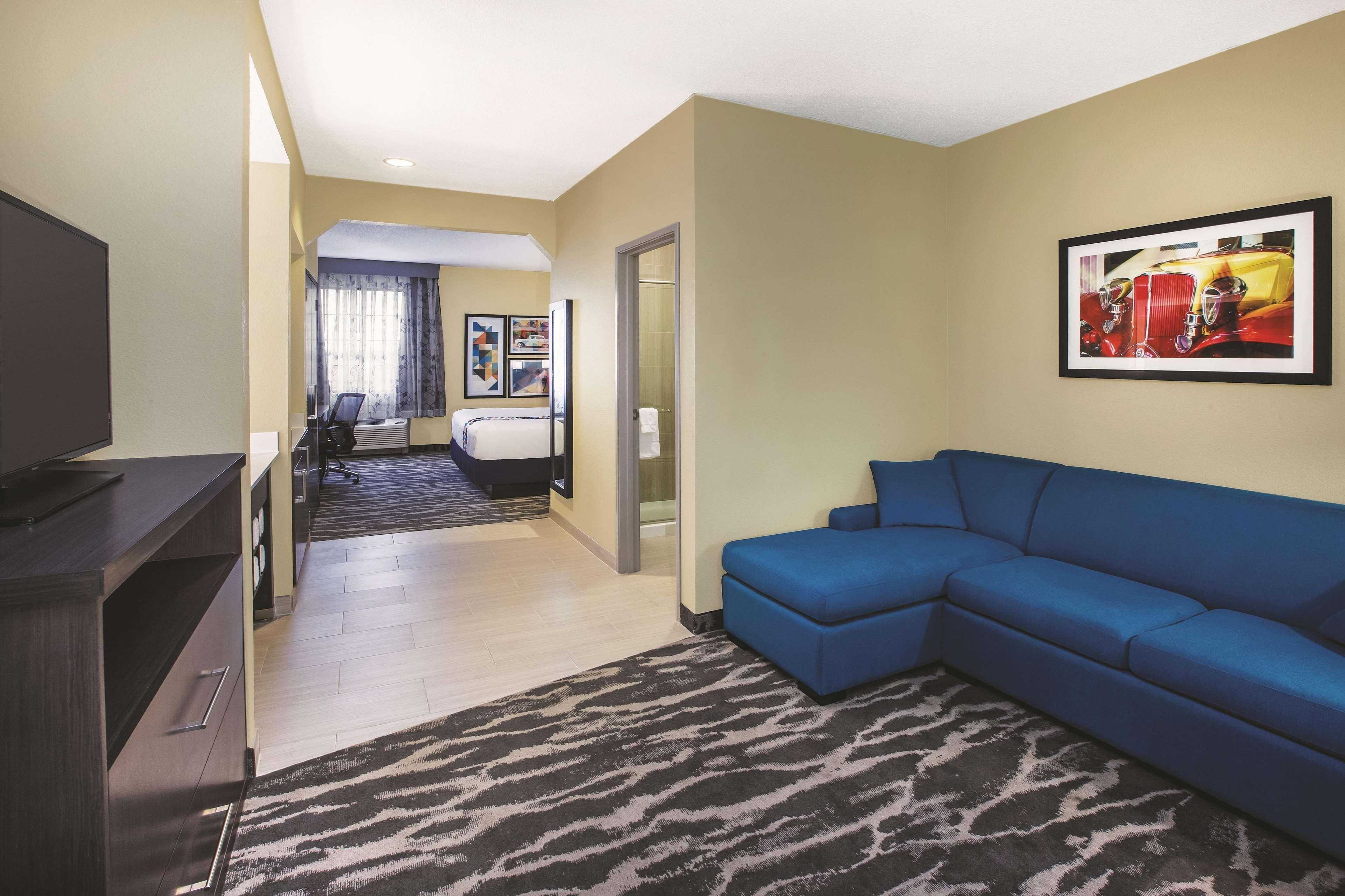 La Quinta By Wyndham Kokomo Exterior photo