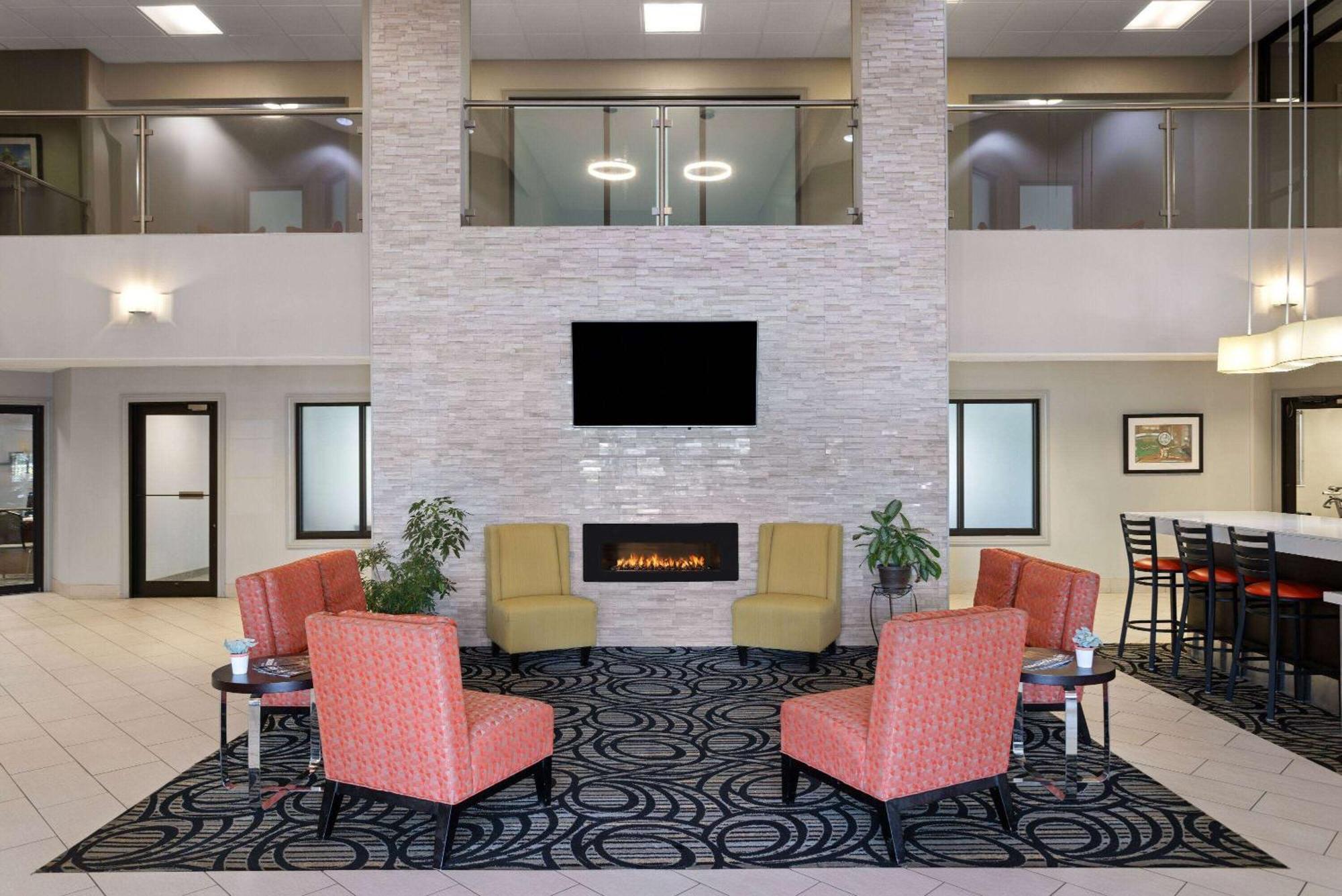 La Quinta By Wyndham Kokomo Exterior photo