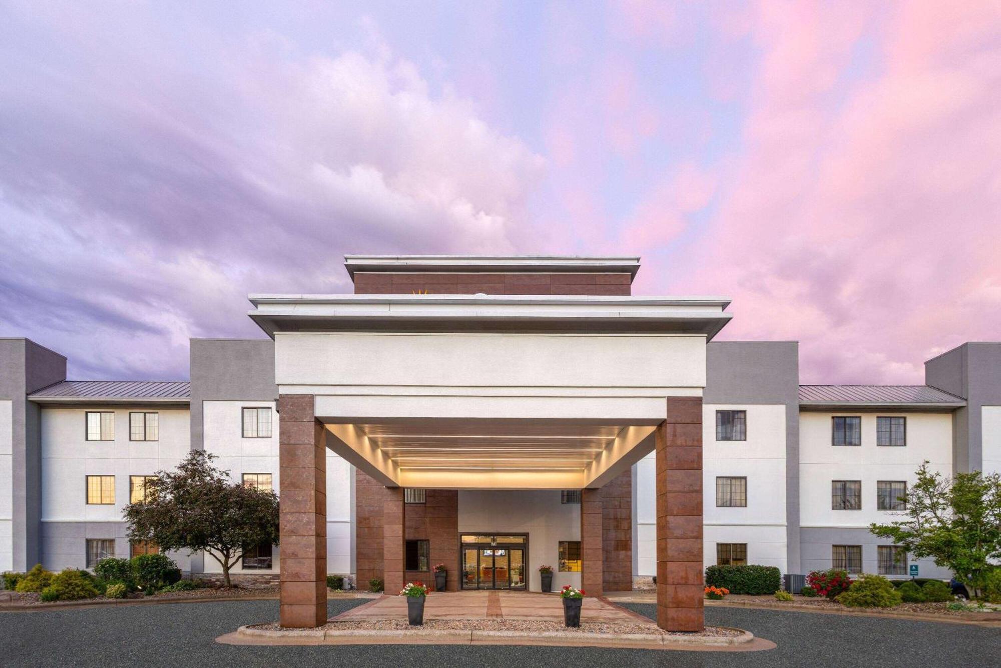 La Quinta By Wyndham Kokomo Exterior photo