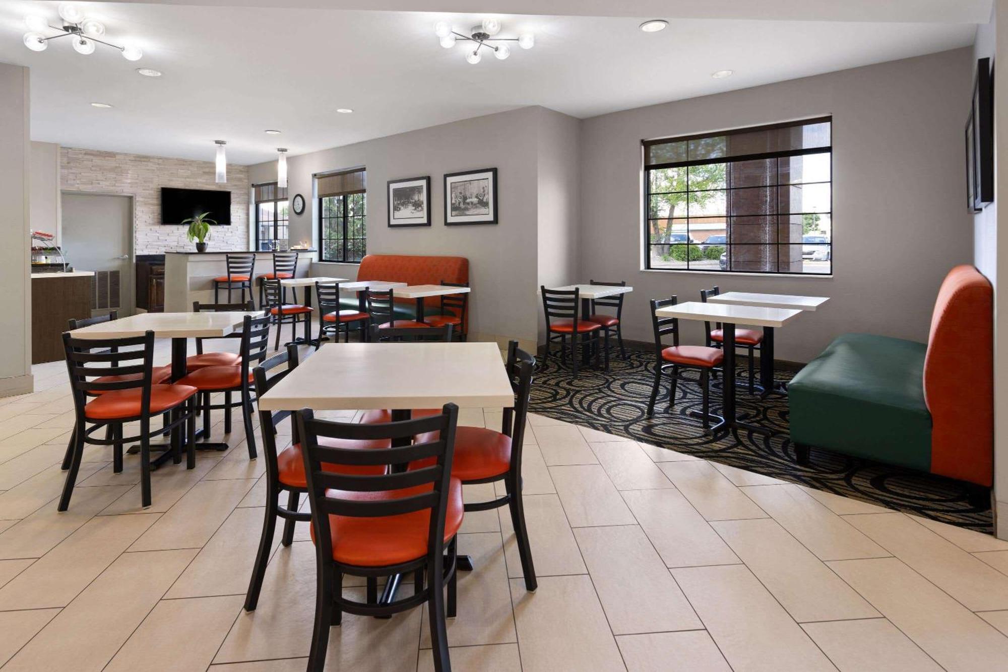 La Quinta By Wyndham Kokomo Exterior photo